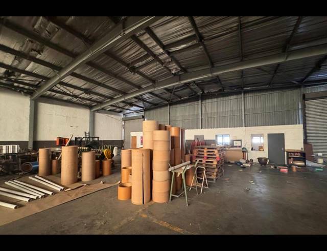 850M² WAREHOUSE TO LET IN SPRINGFIELD PARK